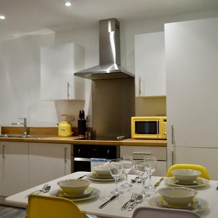 Qh31 - City Centre Location With 2 Double Bedrooms Sleeping Up To 4 People - Spacious Work Or Leisure Apartment Sheffield Bagian luar foto
