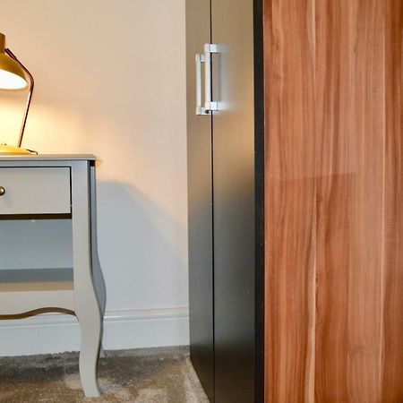 Qh31 - City Centre Location With 2 Double Bedrooms Sleeping Up To 4 People - Spacious Work Or Leisure Apartment Sheffield Bagian luar foto