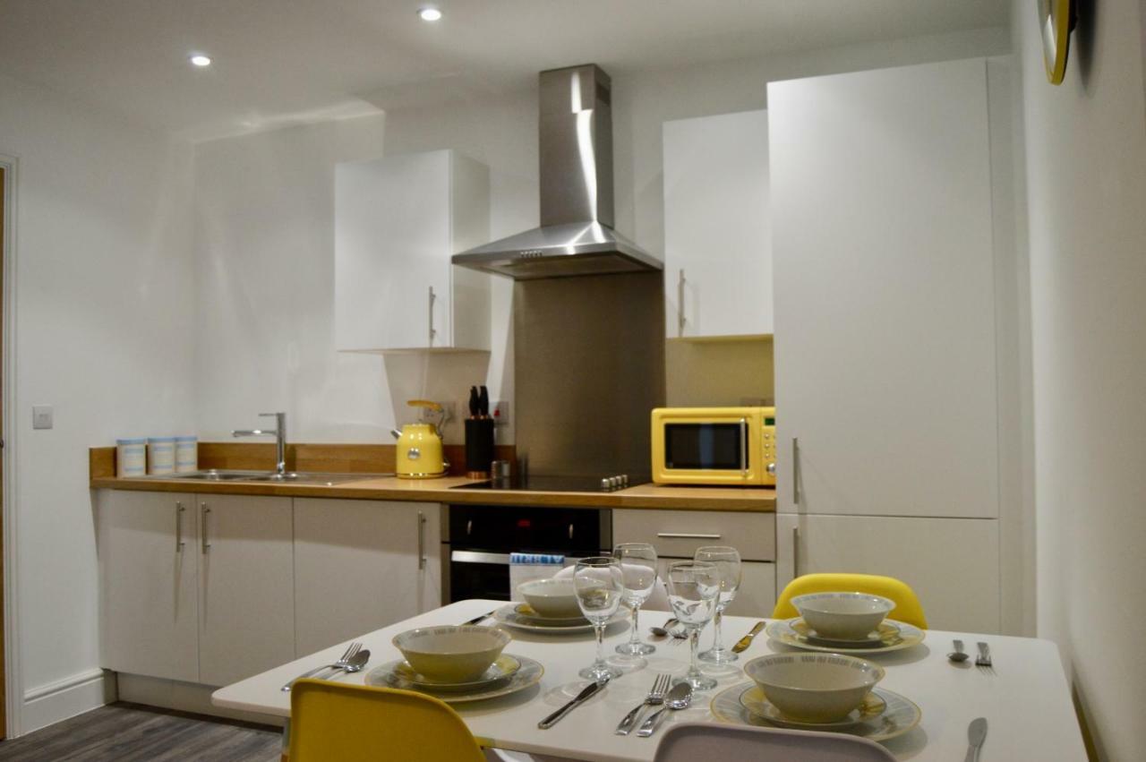 Qh31 - City Centre Location With 2 Double Bedrooms Sleeping Up To 4 People - Spacious Work Or Leisure Apartment Sheffield Bagian luar foto