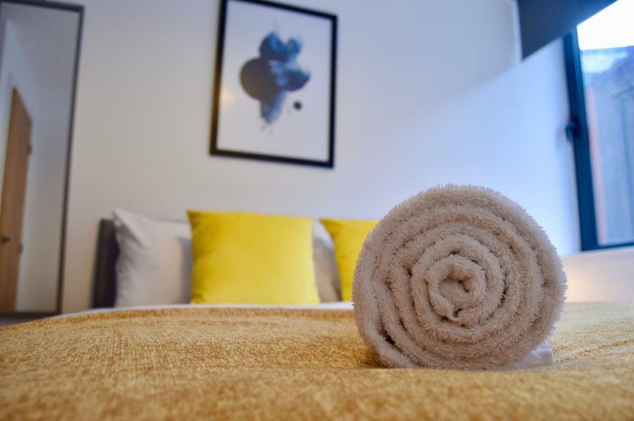 Qh31 - City Centre Location With 2 Double Bedrooms Sleeping Up To 4 People - Spacious Work Or Leisure Apartment Sheffield Bagian luar foto