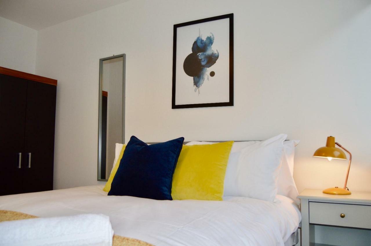 Qh31 - City Centre Location With 2 Double Bedrooms Sleeping Up To 4 People - Spacious Work Or Leisure Apartment Sheffield Bagian luar foto